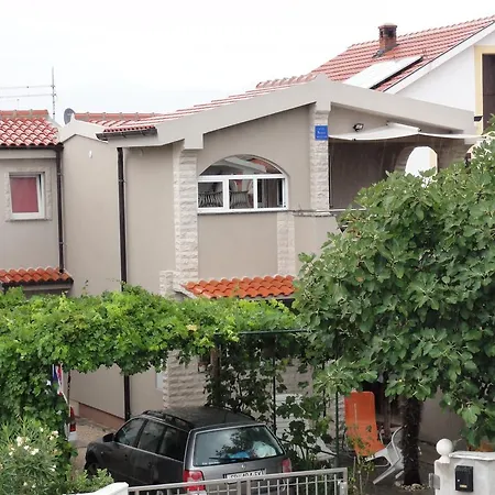 Ivica Apartment *